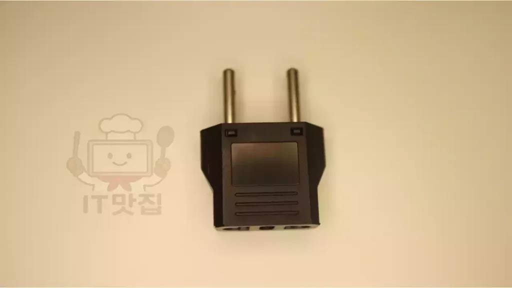 110v-220v-변환-플러그-황동소재-구매후기 110V 플러그와 220V 변환 어댑터, 황동 재질 단자 구성 모습