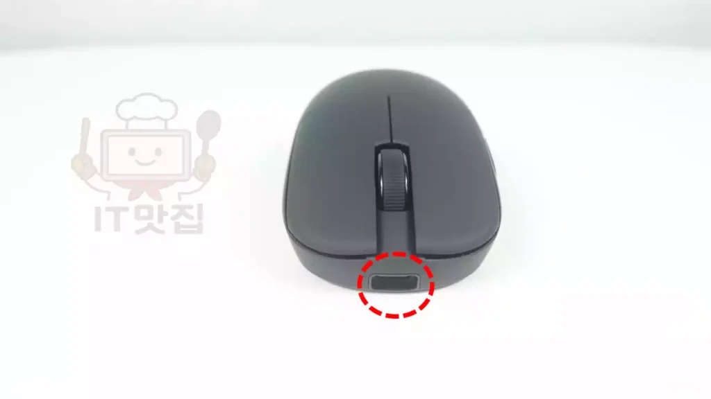 atk-u2-plus-마우스-전면-충전단자 ATK U2 Plus 마우스 전면에 위치한 USB-C 충전 포트 클로즈업