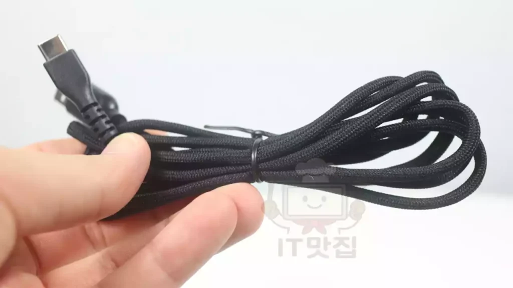 atk-u2-plus-마우스-c타입-충전-케이블-구성품 ATK U2 Plus 마우스 기본 구성 USB-C 패브릭 충전 케이블