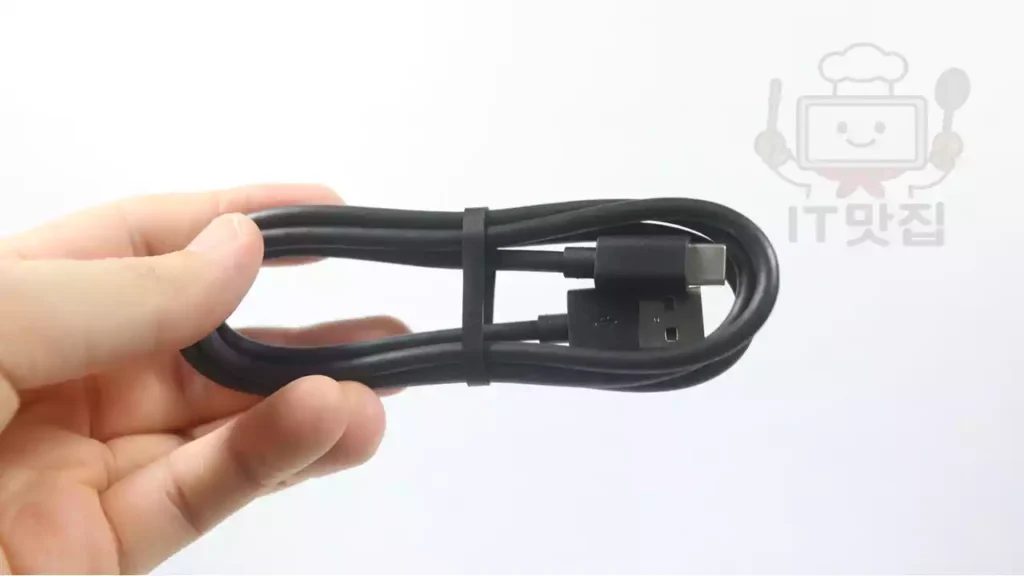 오닉스-포크6s-기본구성품-USB-C-충전케이블 오닉스 포크6S 기본 구성 USB-A to USB-C 충전 및 데이터 케이블