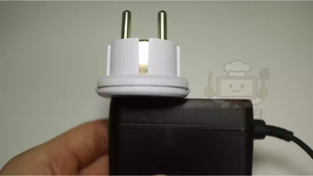 110v-220v-변환-플러그-3개월-안정성-후기 3개월 이상 안정적으로 사용된 고정력 높은 110V to 220V 변환 플러그 실사용 모습